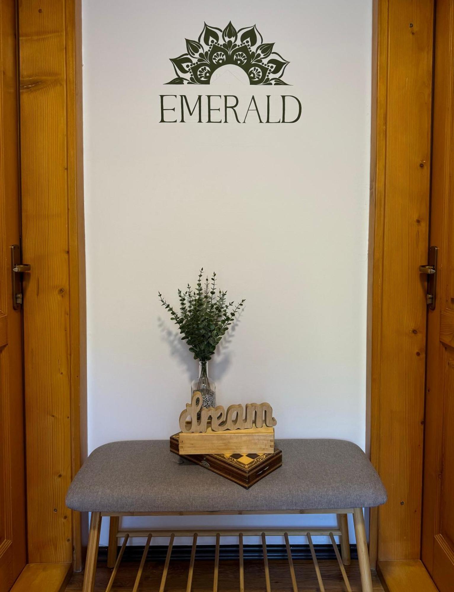 Emerald Chalet Прайд Екстер'єр фото